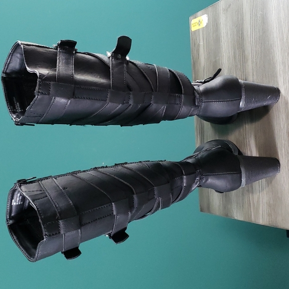 Madden Girl Kiickbak Heel Boots Black Pari Size 10 Womans with Buckles - Picture 5 of 10